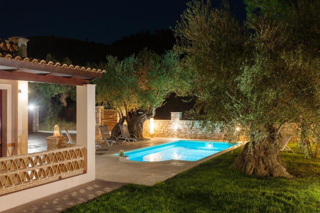 Evalexia Villa - Luxury Villa With Private Pool Near Laganas Perfect For Groups By Villa Mana Gers Kalamákion Buitenkant foto