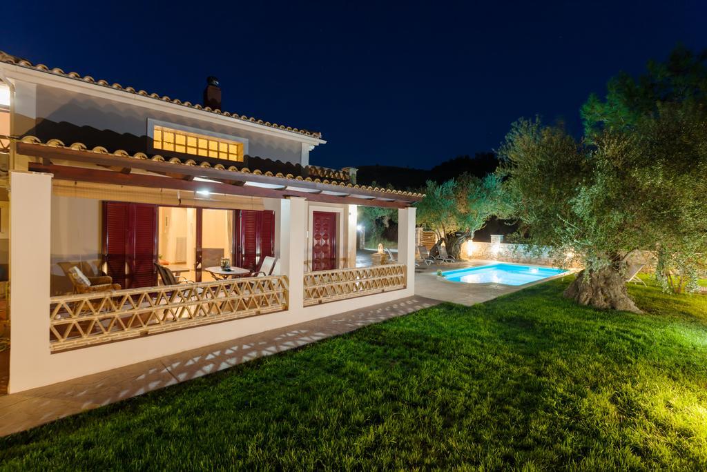 Evalexia Villa - Luxury Villa With Private Pool Near Laganas Perfect For Groups By Villa Mana Gers Kalamákion Buitenkant foto