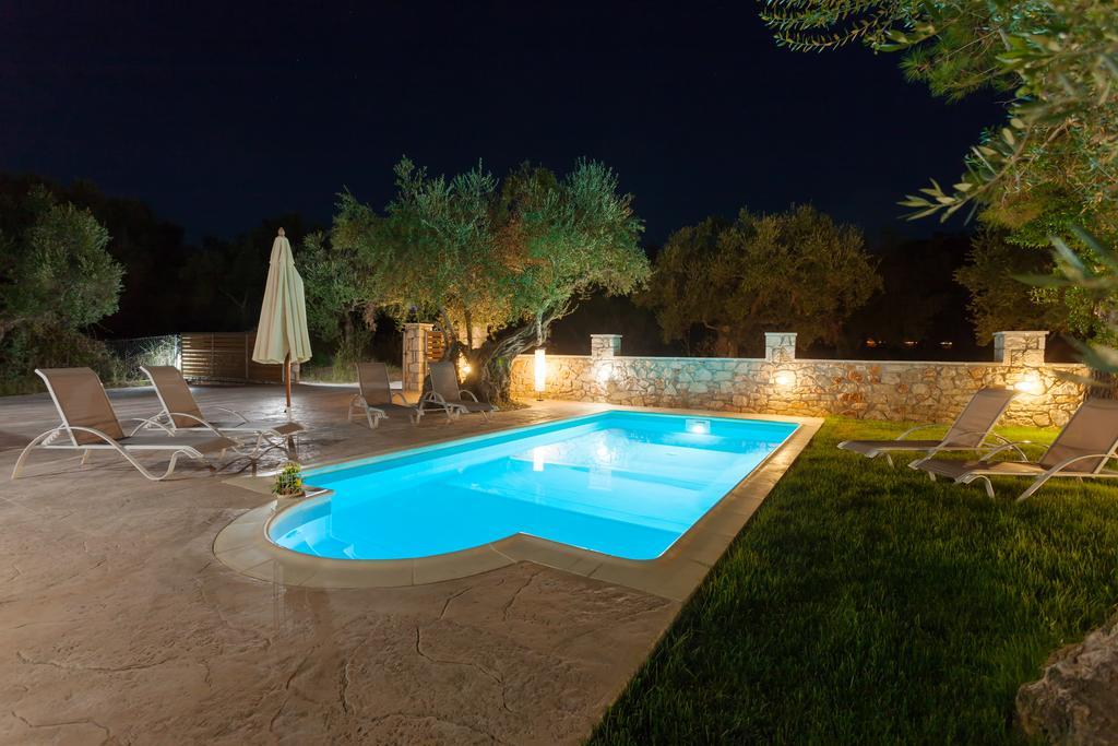 Evalexia Villa - Luxury Villa With Private Pool Near Laganas Perfect For Groups By Villa Mana Gers Kalamákion Buitenkant foto
