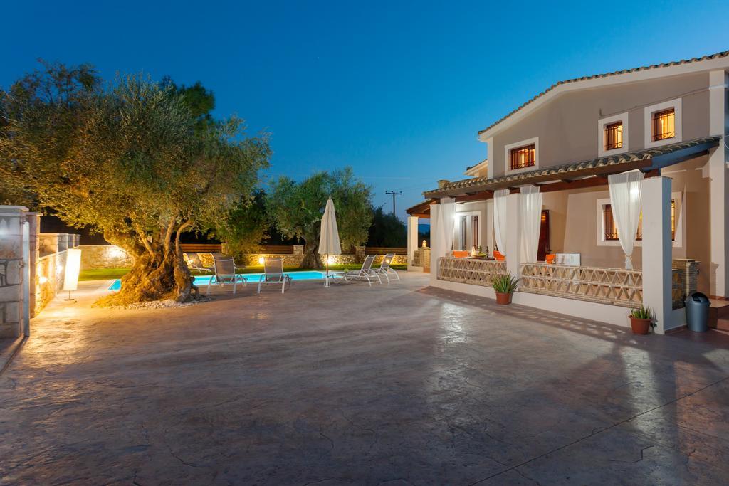 Evalexia Villa - Luxury Villa With Private Pool Near Laganas Perfect For Groups By Villa Mana Gers Kalamákion Buitenkant foto